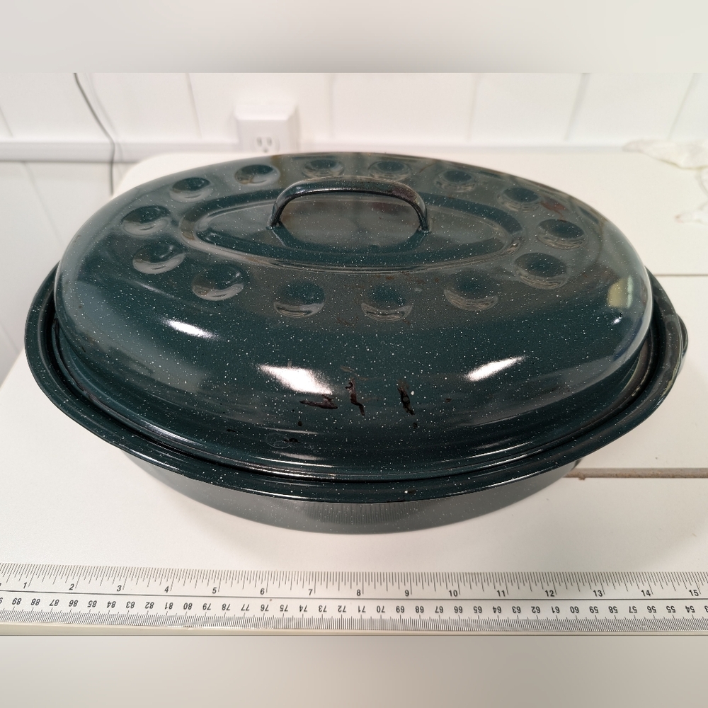 Green Speckled Enamel Roaster Pan And Lid